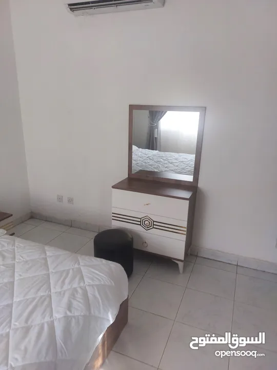 شقه غرفه وصاله وحمام ومطبخ مفروشه بالخوير flat 1bhk  for rent in elkhwair