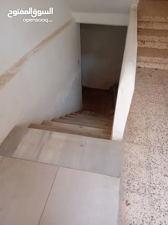 شقة للايجار مجددة بالكامل شبه ارضي مدخلين للعرسان