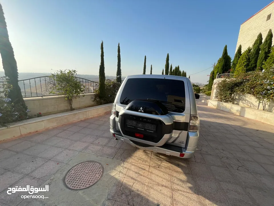باجيرو 7 مقاعد للإيجار شهري فقط