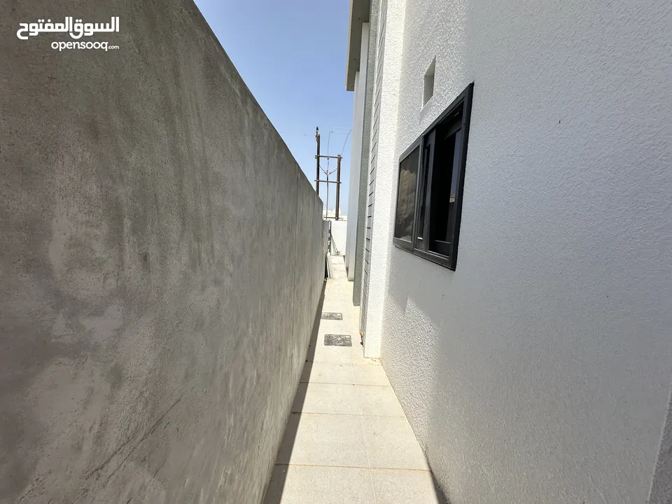 For rent: A commercial space of 150 square meters in Al Khoudh area