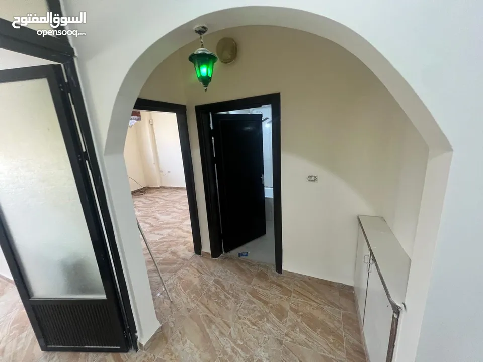 شقة فاخره و ذات اطلالة رائعة للايجار
