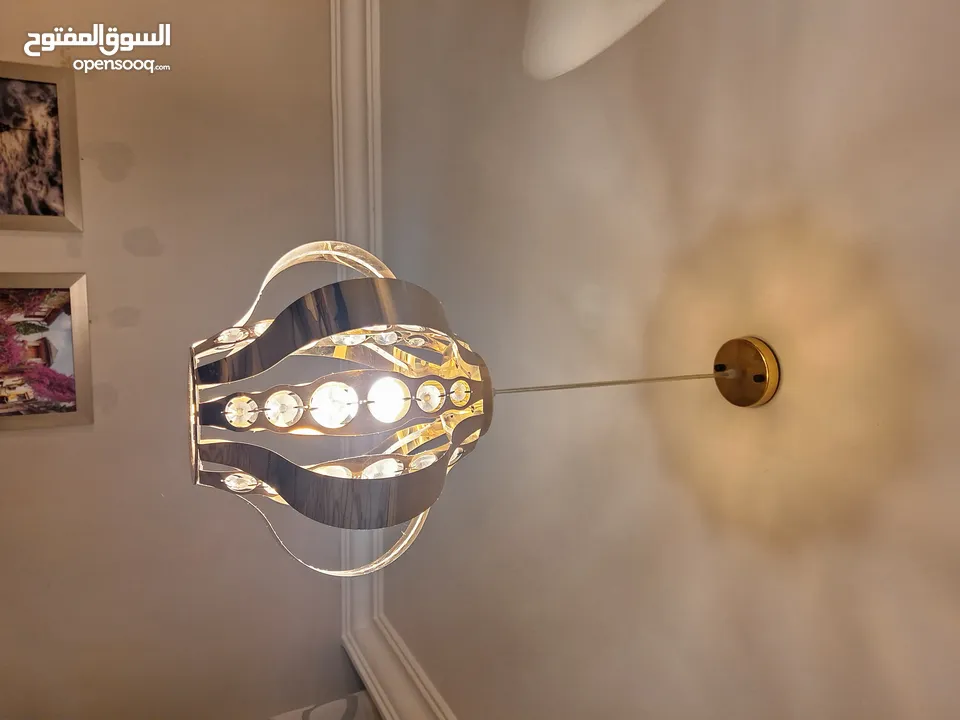 ثريا لون ذهبي مع ليد كريستال ( ستينلس ستيل) عدد 2 مستعملة بحالة ممتازة