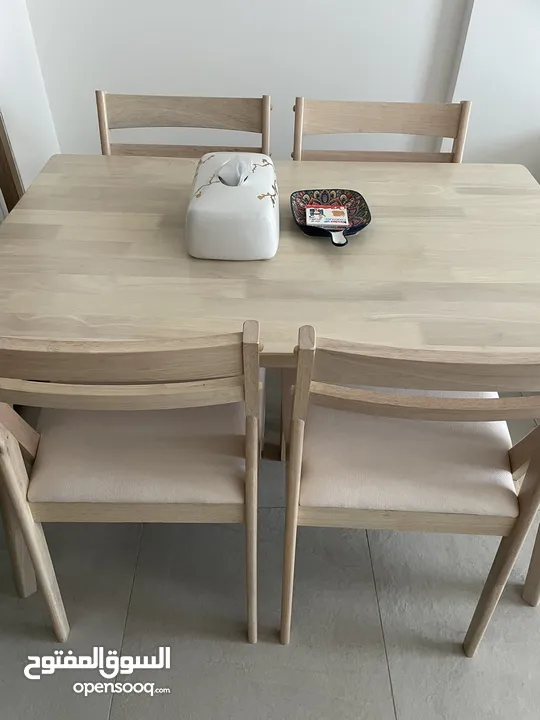 Set of dining table with 4 chairs