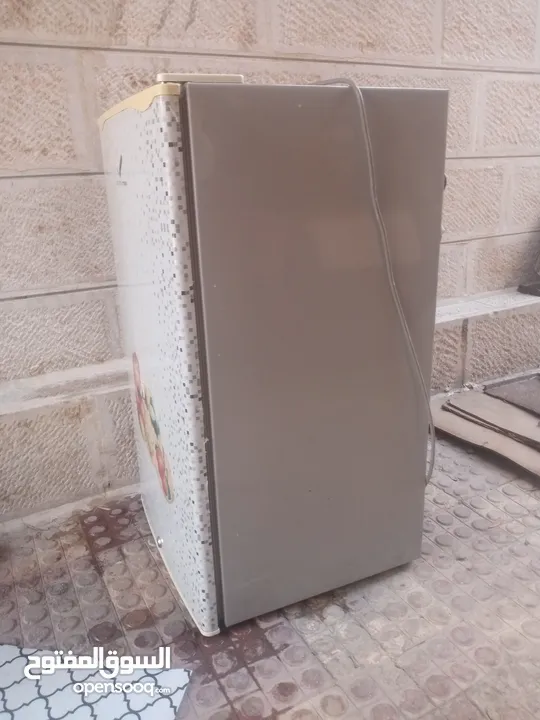 ثلاجة مكتب