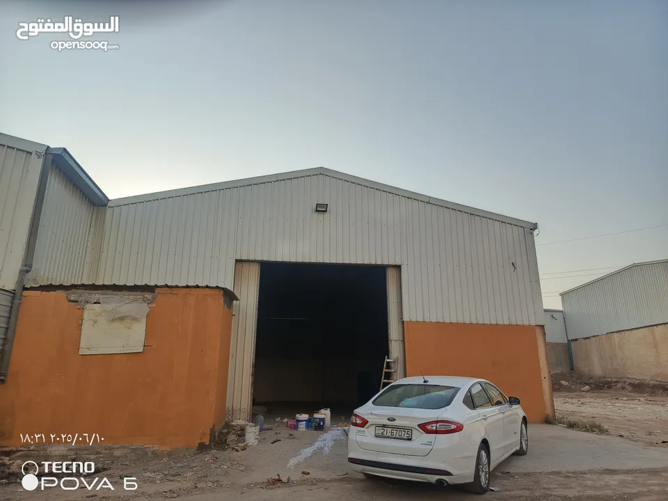 هناجر 300متر مع ساحة 700متر