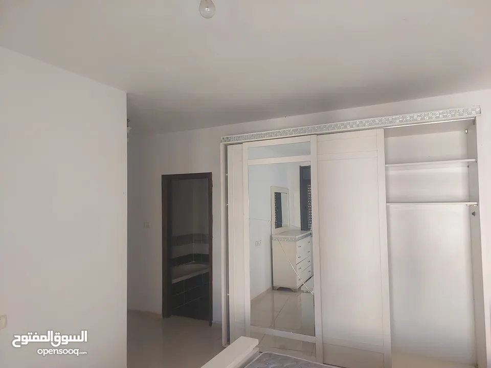 شقه في البيره قرب شارع القدس