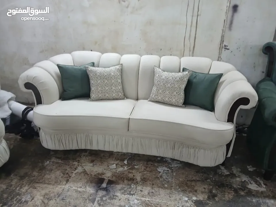 بدّك كنب يغيّر شكل بيتك؟ إحنا وجهتك!  كنب مودرن، خامات فخمة، ألوان بتلبق لكل زاوية! والأحلى؟ عندك