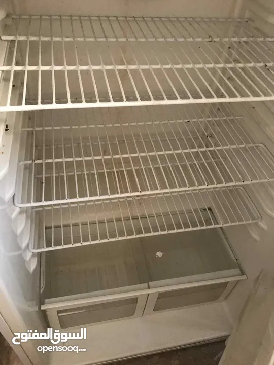 ثلاجة ناشونال26 قدم لون أبيض بحاله جيدة للبيع