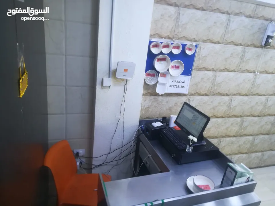 مطعم حمص و فول للبيع مجهز بالكامل.