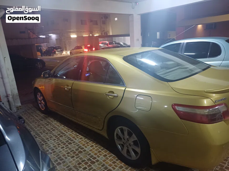 تويوتا كامري  2007  GLX  ذهبي تخشيبة وستارة خلفية  شاشة وكاميرا