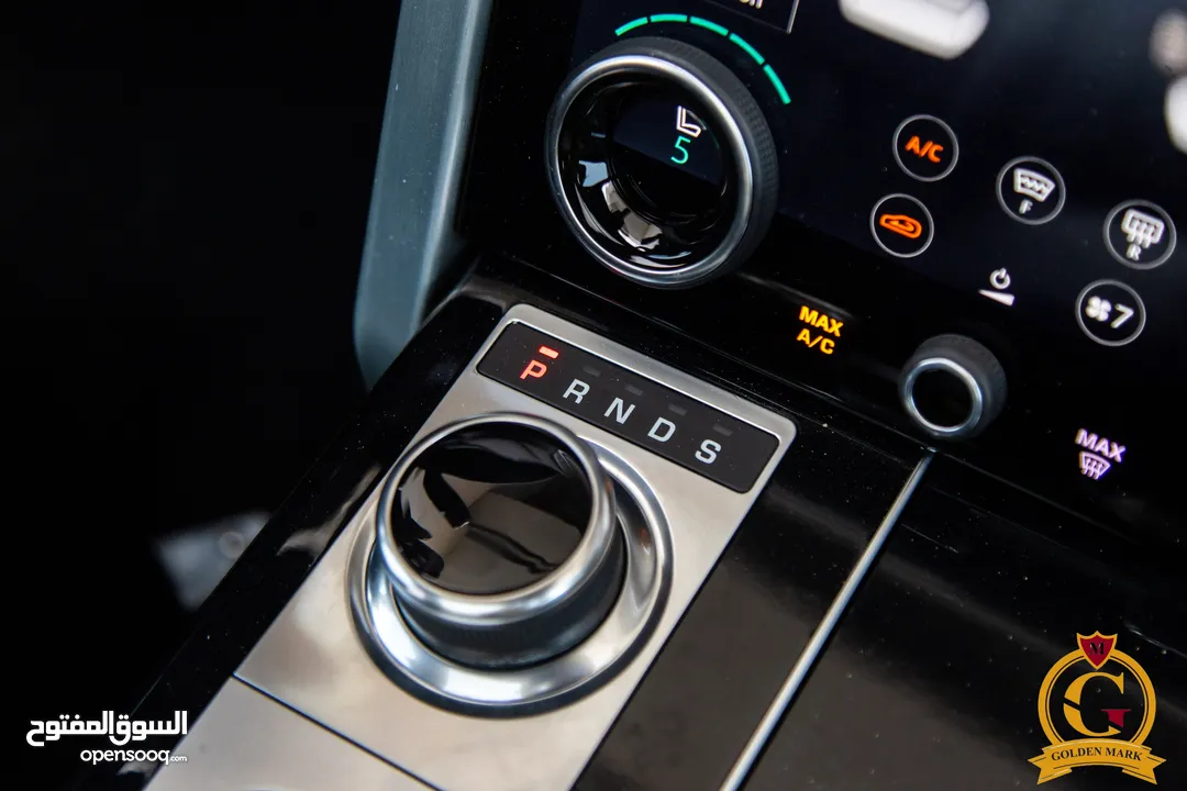 Range Rover Vogue 2021 Autobiography Black package   السيارة وارد الماني و قطعت مسافة 33,000