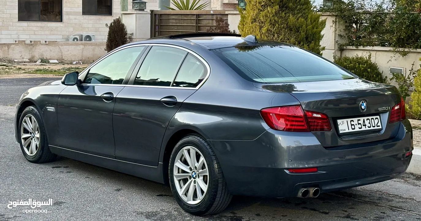 BMW 520i موديل 2016 بوضع الشركه مالك اول استعمال خفيف جداً