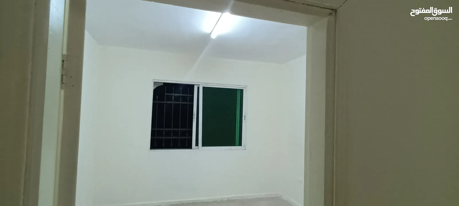 شقه للايجار في القويسمه  جبل الحديد بقرب من مسجد أبو انشيش