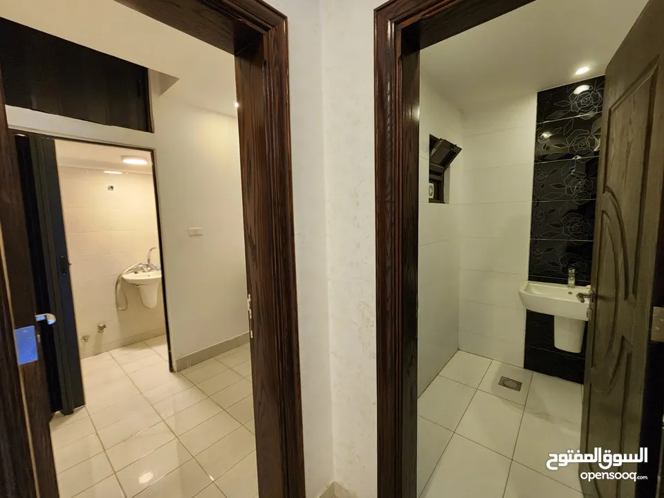 شقة فارغة للبيع في دير غبار ref : 14244