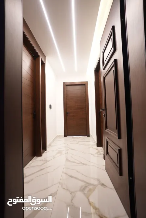شقه مميزه للبيع بعد المدارس العالميه طريق المطار مباشره بسعر مغري تشطيب سوبر ديلوكس