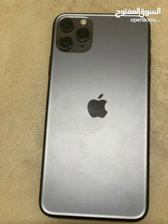 iPhone 11pro max with box ايفون 11 برو ماكس بيع فوري