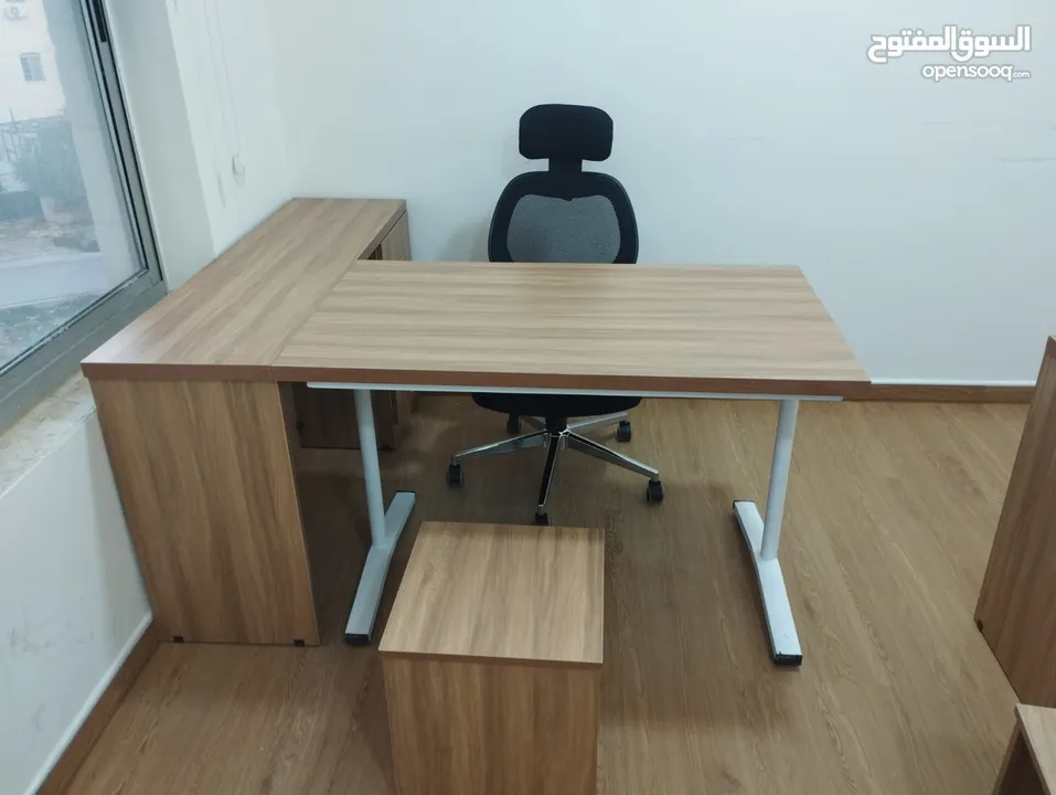 مكاتب مميزة  ارجل معدنية