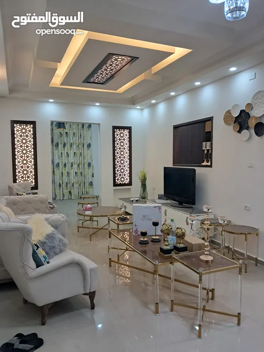 شقه ارضيه مدخل مستقل فل خدمات للبيع في بيت وزن