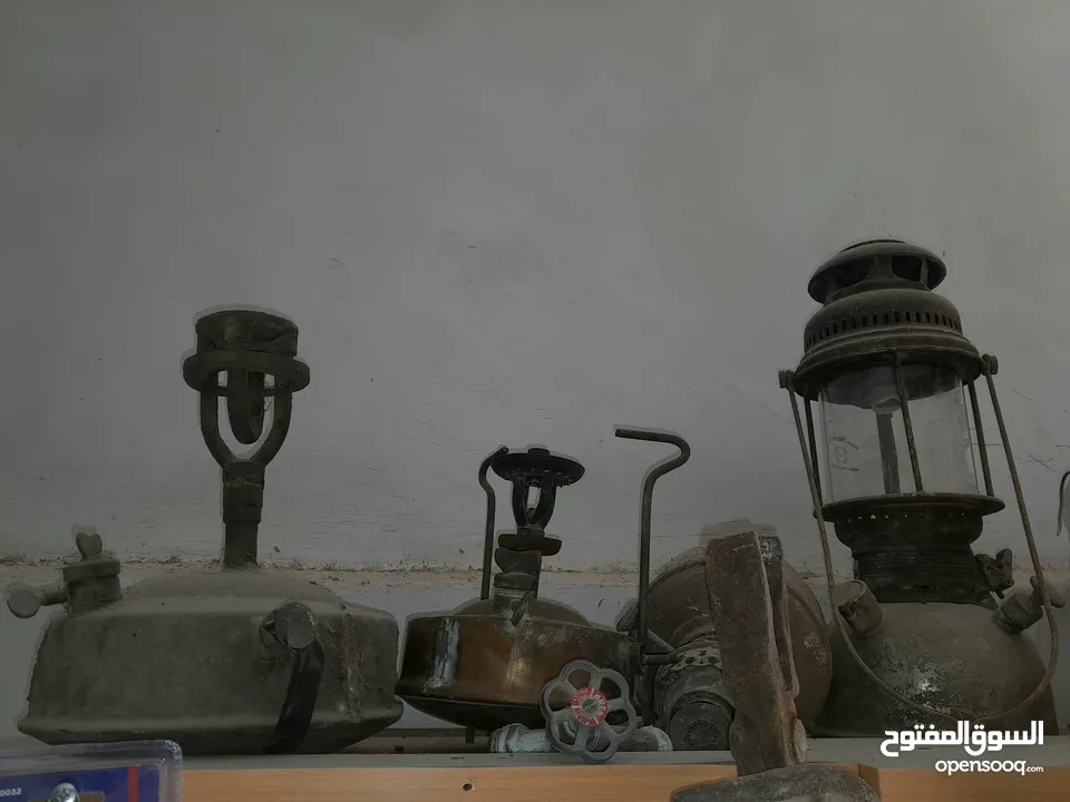 قطع تراثية قديمة وجميلة ذات طابع عربي أصيل