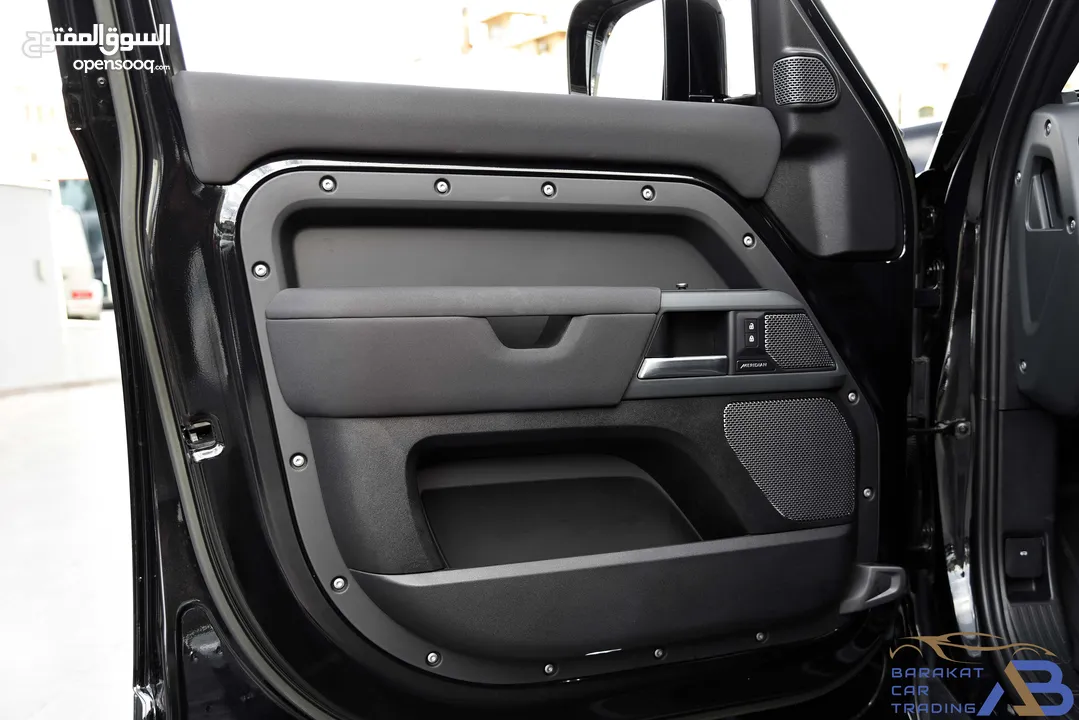 لاند روفر ديفندر بنزين بلاك ايديشن 2023 Land Rover Defender 110 P400 X-Dynamic SE Black Edition