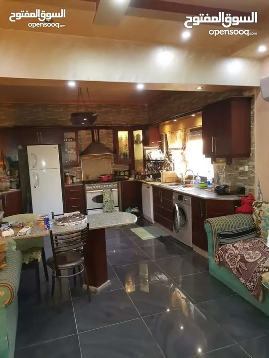 منزل مستقل للبيع مساحة 442 مكون من طابقين  الطابق الاول مستقل وشقتين الطابق الثاني كل شقه مستقله
