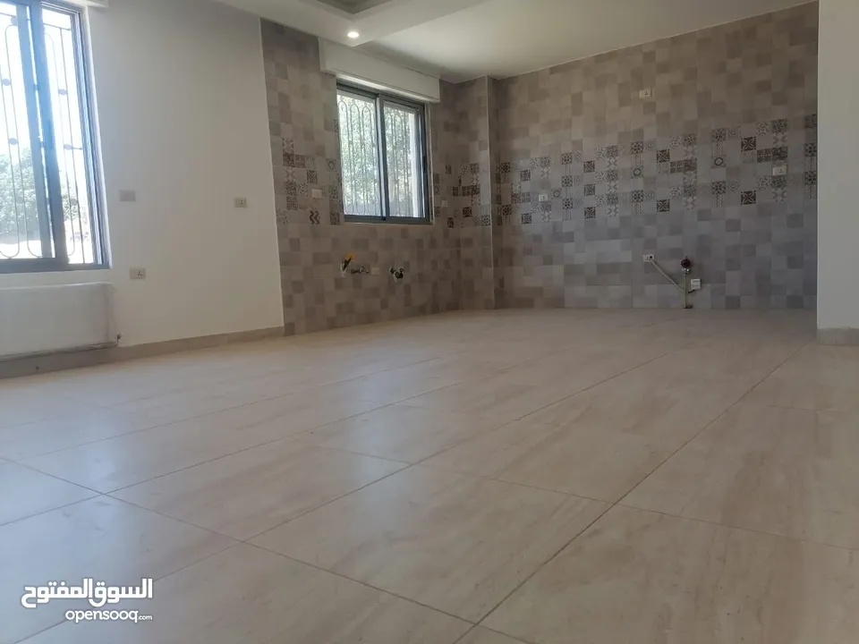 شقه ارضيه للبيع في خلدا مع حديقه و ترس
