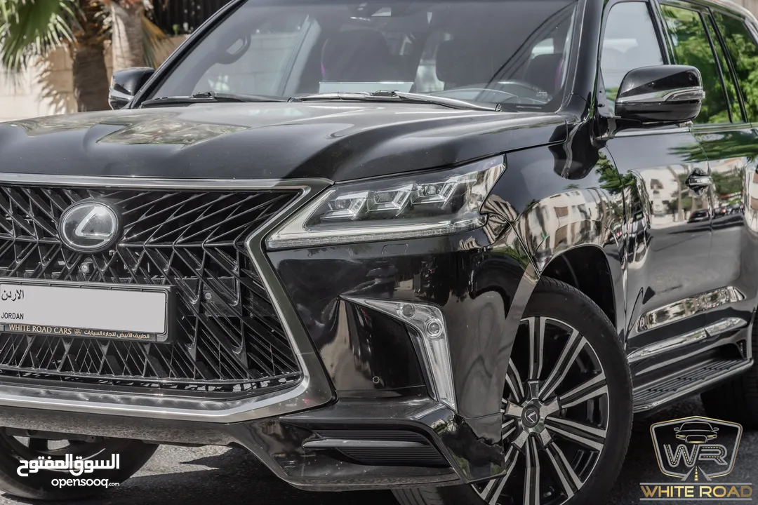 Lexus Lx570s 2019   السيارة وارد الشركة و قطعت مسافة 123,000