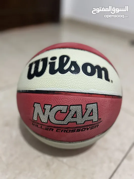 كرة قدم امريكية Miniو كرة سلة Wilson