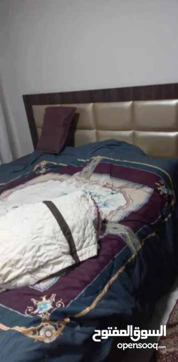 غرفة نوم تفصيل للبيع خشب ألماني لامنيت تتكون من تخت مجوز مع خزانة مع كمدينة عدد 2 مع تواليت بيرو