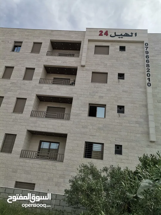 شقق فاخرة 170م للبيع على شارع البترا شرق اربد مول قراند مقابل البيت البن البرازيلي