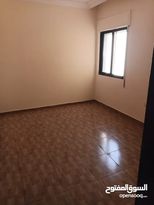 شقة فخمة للبيع من المالك مباشرة في منطقة ماركا غرب تقاطع نادي السباق مع شارع الحزام الدائري
