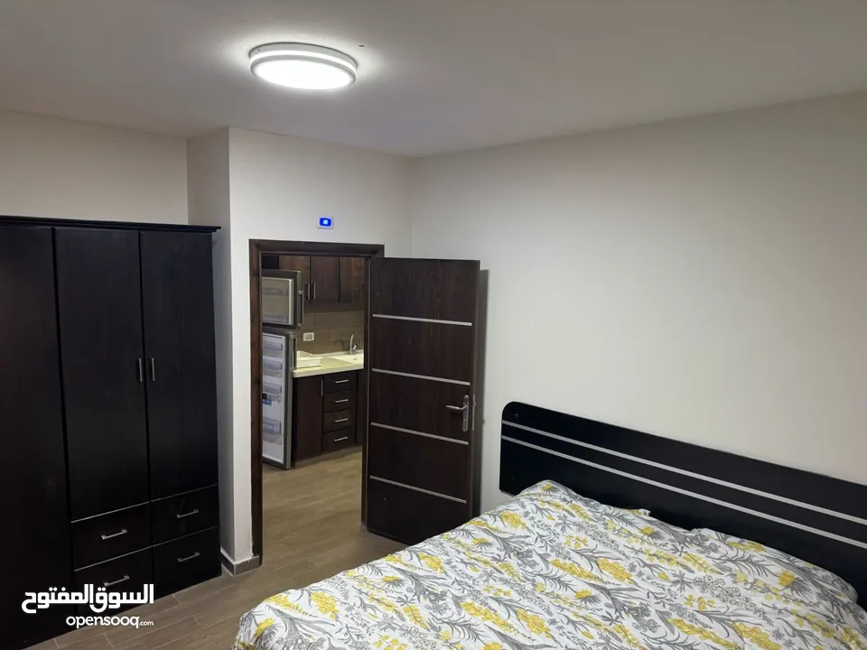 لستوديو بحالة جيده عفش جديد مع المالك مباشر ة