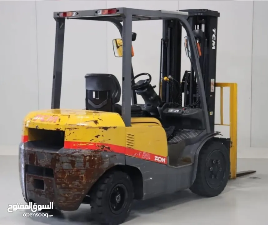 Moses Export TCM and Komatsu forklift container