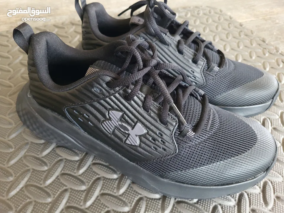 حذاء رياضي ماركة Under Armour أصلي موديل 2024 للبيع