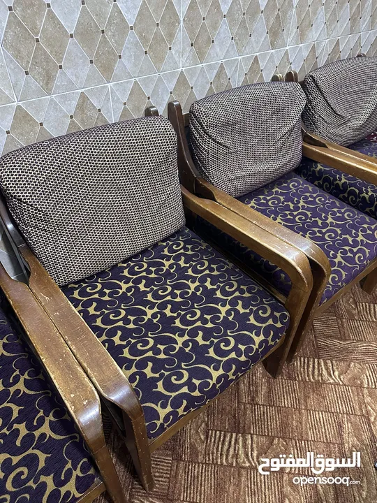 طقمين كنب بحالة ممتازة للبيع بسعر ممتاز
