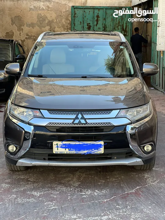 متسوبيشي اوتلاندر 2016  يداولى.    4x4 بنزين ماطور 2000.       7ركاب    فحص ممتا