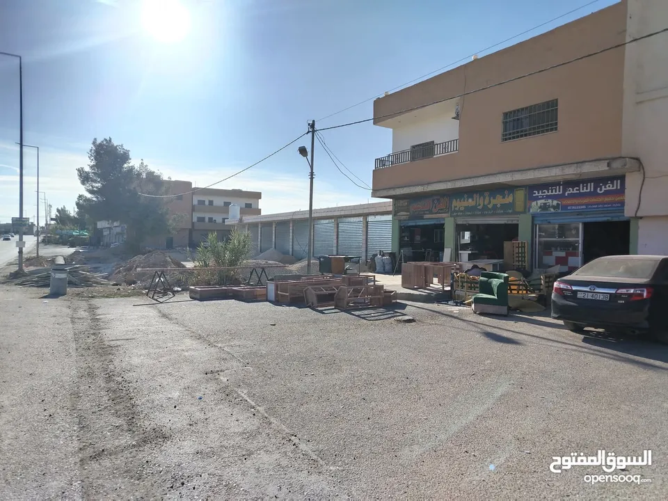 عقار ومجمع تجاري للبيع