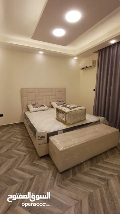 شقة مفروشة مميزة و فرش فاخر في - عبدون - غرفتين نوم و ترس واسع و مميز جدا (6841)