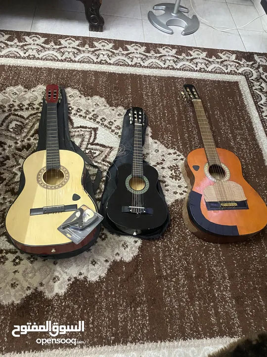 جيتارات ثلاثه للبيع