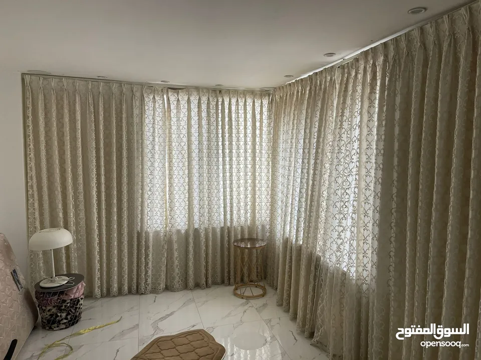 عفش بيت فاخر للبيع (برادي ، كنب، طاولات، مغسلة )