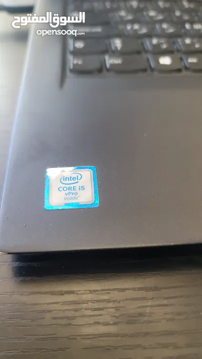 جهاز لاب توب LENOVO بحالة الوكاله مع شاحن وحقيبه وماوس ولوحة مفاتيح اضافيه .