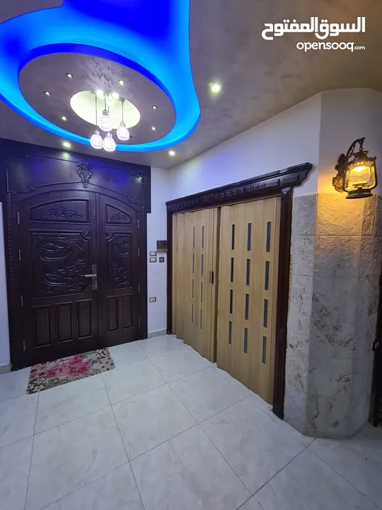 فيلا فاخرة  للبيع ..في ارقي منطقة الزرقاء الجديدة .. شارع المطاعم luxurious Villa for sale