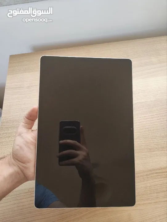 Samsung Galaxy Tab S9 FE Plus لون  Silver مع كفر كحلي بالكرتونة استعمال خفيف جدا