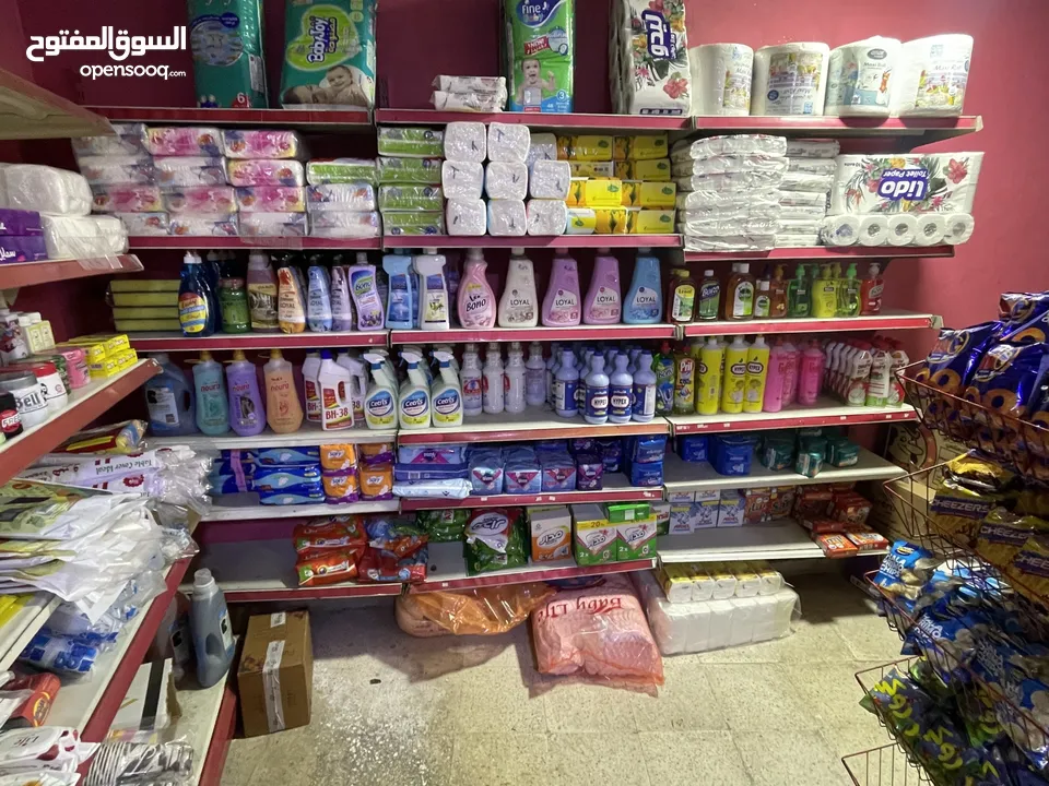 سوبر ماركت للبيع  قائم بموقع مميز وحيوي وسكني ودوائر حكوميه ومدرسه وبجواره 7 مصانع