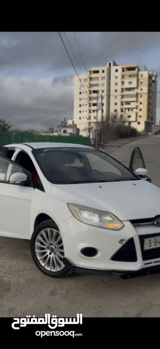 فورد فوكس موديل 2013 متور 1600 بنزين اسيارة بتحكي عن حالها بصور مش ناقصها غير الصلاة على نبي