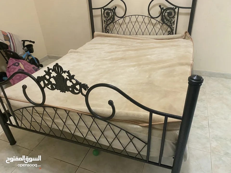 سرير مع مرتبه للبيع Bed with mattress for sale