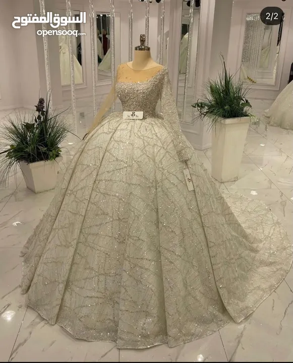 شروة مجموعة من بدل الابيض و الملون و فساتين السهرة