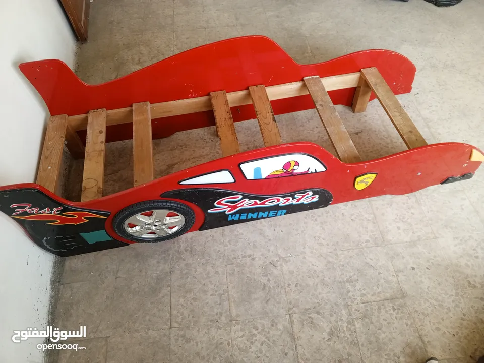تختين على شكل هيكل سيارة مستعملة للبيع
