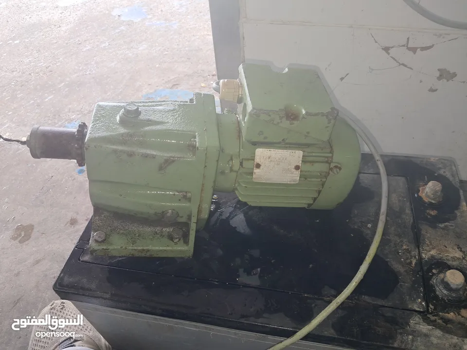 مضخة ماء جديدة وماتورات مع جير مستعمل
