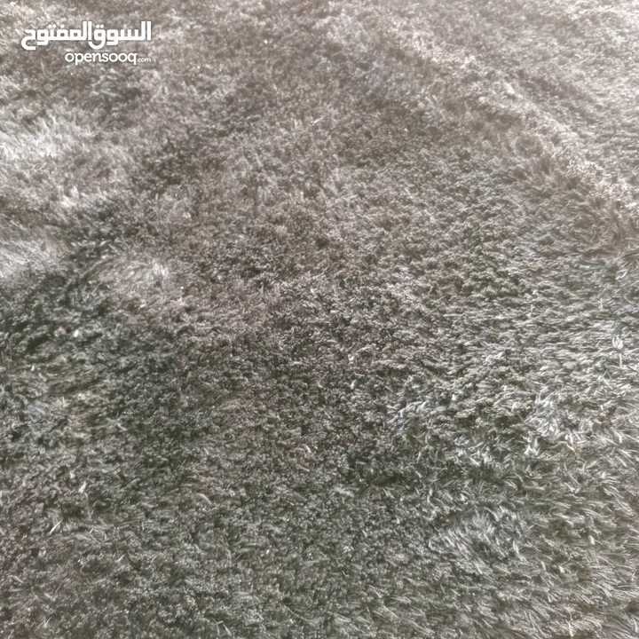 سجاد فرو اسود للبيع